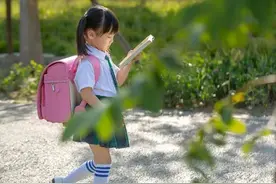 走进学霸家庭我发现了一个秘密：孩子的书桌摆在哪儿，太重要了图片