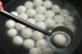 煮汤圆是用冷水还是热水？煮几分钟？记住3要1不要，不破不粘锅图片