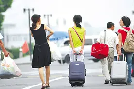 大学新生入学要不要带“被子”？学长学姐给出建议，提前了解下图片