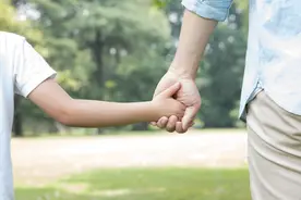 儿子6岁之后，这4件事情要让爸爸来做，妈妈尽量少插手图片