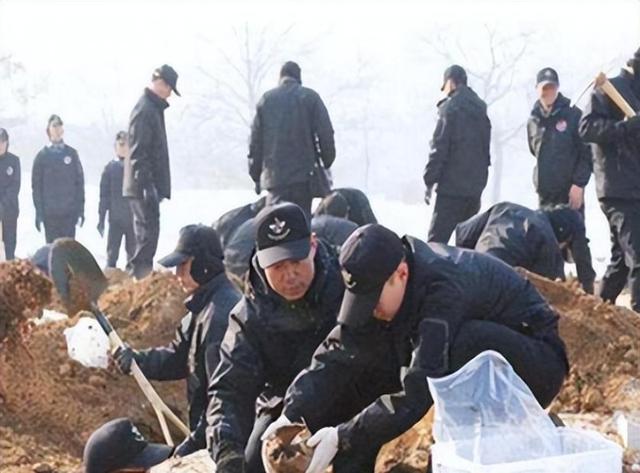 遗忘的英雄：2010年一暴雨冲出3000具尸骸，73岁老人看后老泪纵横