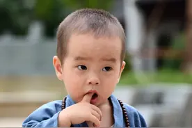 宝宝吃糖多的危害图片