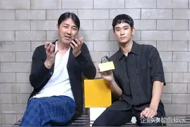 《某一天》凶手是谁？金秀贤全裸被私刑太苦：下次演富二代图片