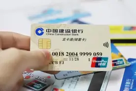 银行卡取钱时，好多人忽略了这一步，很重要，看完尽快告诉家人！图片