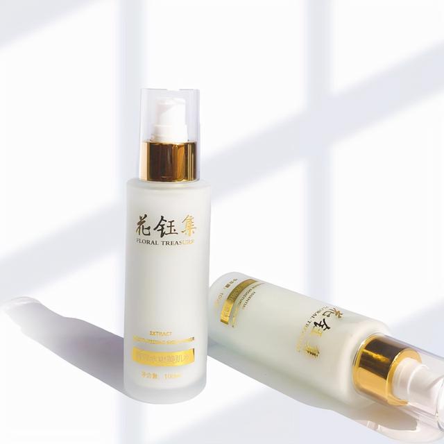 这些水乳深透补水，丝丝沁润，宛若天然保湿屏障，透现水润清爽