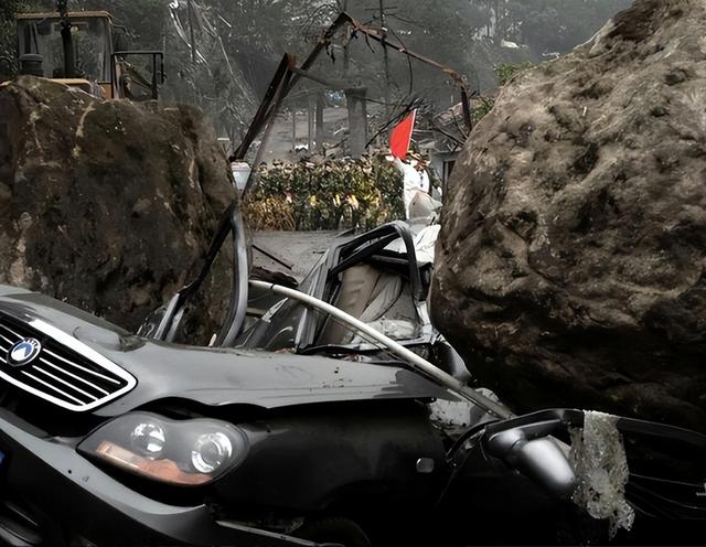 汶川地震幸存的“神车”：只因车牌特殊，公安部特批，入驻纪念馆