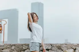 故事：男神为挡桃花让她假扮女友，不久一起见家长才知他蓄谋已久图片