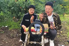 庆丰收 迎盛会 我在乡村乐享丰收｜田间地头随时播 网上卖货好欢乐图片