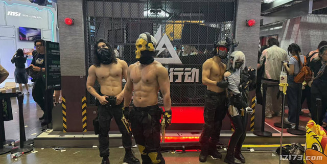 腾讯14款游戏BW抢人，却被韩援Coser抢风头，三天暴涨百万粉