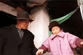 1997年，82岁老汉与新找的老伴儿聊天时，惊讶道：我以前就娶过你图片