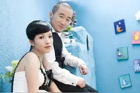 李保田儿子和小16岁娇妻同框，儿媳颜值身材出众，父子俩用一张脸图片