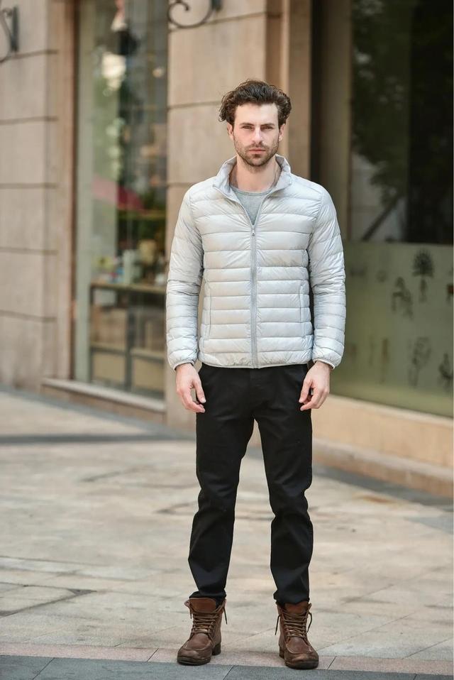 170男生打扮风格图片冬季,身高170以上的男性多穿短羽绒服,放大身材