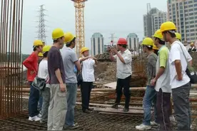 房地产行业低迷，土木工程成为最冷专业，有人考上985大学想复读图片