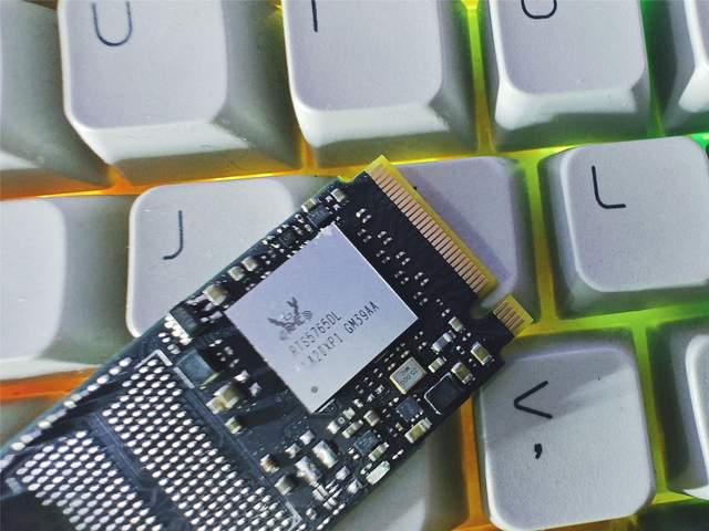 百元级别的1T固态，金邦P3A将固态卷到没朋友