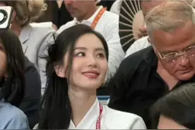 刘诗诗现身奥运赛场，美的令人浑身打激灵，旁边的老外都看呆了！图片