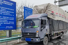 莫让货车变“祸”车！贵州一货车超长又超高，侥幸上路被查！图片