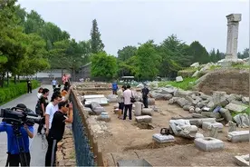 圆明园被毁150年后，专家准备对其修复时，意外发现50000多件文物图片
