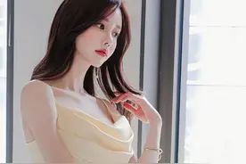 孙允珠奶黄色吊带修身裙，超有感觉图片