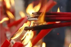 烧香为何一定是三根？每根分别代表什么？传统文化我们不能不知图片