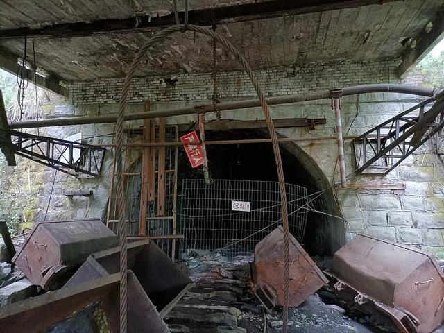 探索四川废弃监狱,发现自由的可贵
