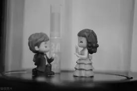 细思极恐“枕边人”图片