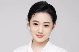 北京台主持一姐，胡同大妞儿夏婷，又美又洒，走哪儿都是团宠！图片