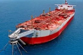 价值8000万原油被丢弃，废弃油轮漂浮5年，成为海上不定时炸弹图片