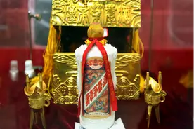 26年前，一大叔捡到1箱茅台，如今拿出欲当女儿红，谁料价值不菲图片