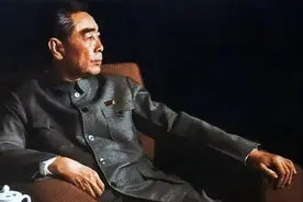 因演周恩来总理太像,邓颖超在舞台下看到他时身体前倾,观众都流泪图片