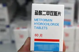 二甲双胍，一天中什么时候吃最好？糖友长期服用，这些问题需警惕图片