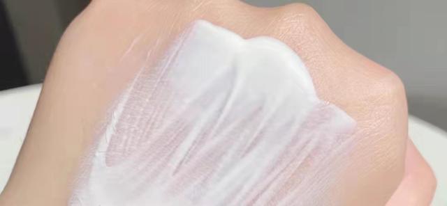 不含酒精的身体防晒乳