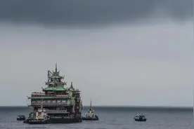 那座世界最大的海上食府，沉在南海之中图片