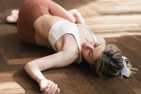 每天练习这套瑜伽序列，千年老腰再也不痛了…（收藏级）图片