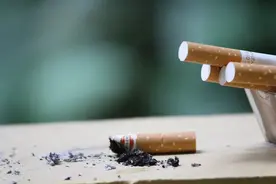 故事 · 典藏 | 捡烟头图片