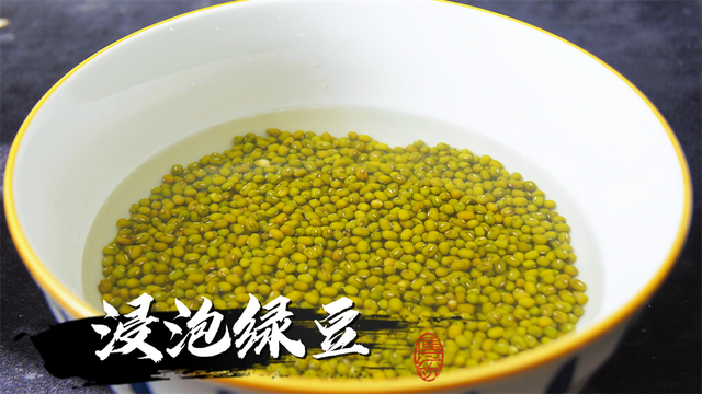 才知道，绿豆去皮太简单了，2分钟就能剥一大碗，真实用
