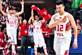 CBA李根近况，前妻卷走所有财产，如今再婚后娶白富美硕士娇妻图片