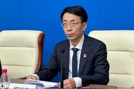油价高、中石油亏损，钱去哪了？胡继勇和董思槿逛街给出了答案图片