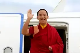 1995年，西藏6岁男孩被认定为转世灵童，他是咋成为班禅活佛的？图片