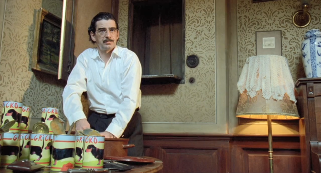 刚解封就冲上9.2！封闭管理20年，吃着狗罐头，搂着军官跳脱衣舞