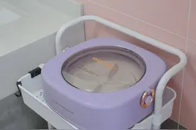 以前不懂，内衣袜子用手“搓”！其实早该这样做，干净卫生还省钱图片