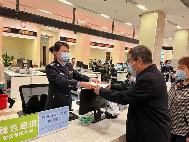 天府新区在四川率先开通 川藏户口迁移“跨省通办”