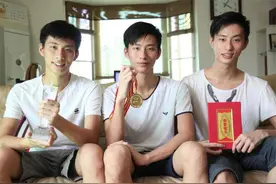 三胞胎兄弟不靠颜值靠实力：原来学舞蹈，现在成了军营男子汉图片