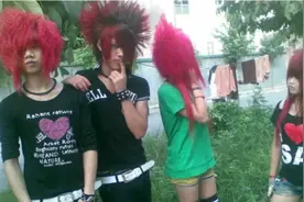 非主流“杀马特”：看似低俗的外表下，隐藏着中国残酷的底层之痛图片