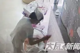 育婴师拍打婴儿被拘15天，当事人：怕孩子呛奶才拍打，婴儿父母：孩子曾被查出脑出血，警方：案件正在调查图片