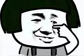 幽默段子：一对情侣在树下谈恋爱，突然一坨鸟屎落在男人头上图片