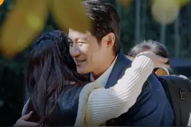 20年后，陆毅林心如合体上节目，当着鲍蕾的面热情拥抱显亲昵图片