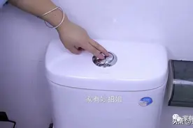 马桶冲水无力、出水小怎么办？只需要将它拧一拧，就能解决图片