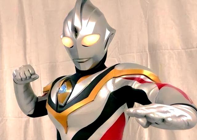 同样是战神级别的奥特曼，迪迦能跟“神秘四奥”相提并论吗？