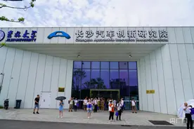 建功强省会｜湖南长沙：“车路云一体化”技术支撑智慧公交图片