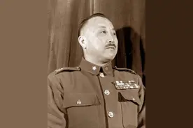 国军名将回国后职位是副国级，曾为我军立下大功，被老蒋怀恨在心图片